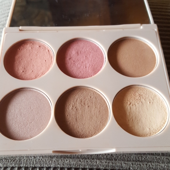 Used Doll 10 cheek to Chic blush and contour